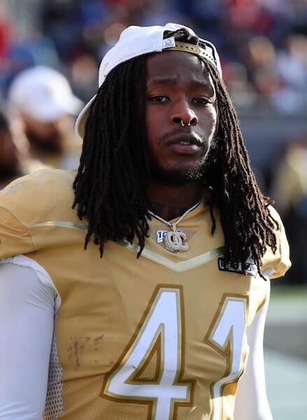 what does alvin kamara's necklace say